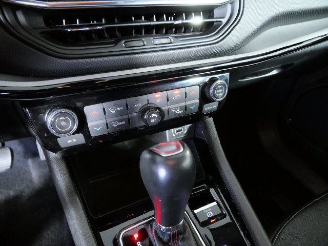 Used 2025 Jeep Compass Trailhawk AWD/4WD image 20