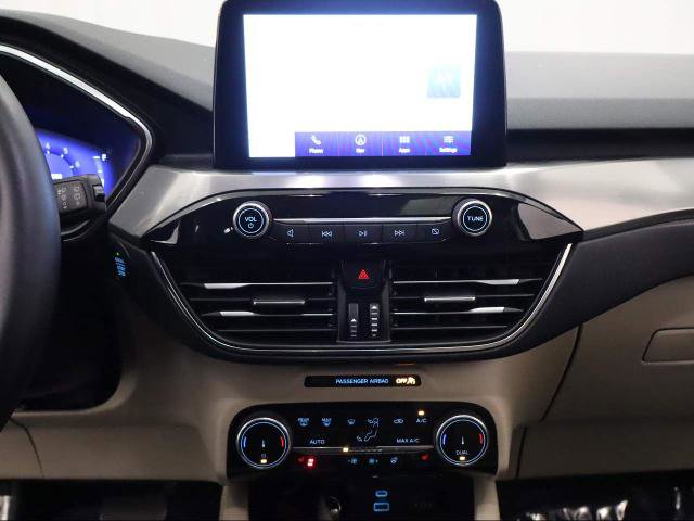 Certified 2022 Ford Escape Titanium w/ Class II Trailer Tow Package image 34