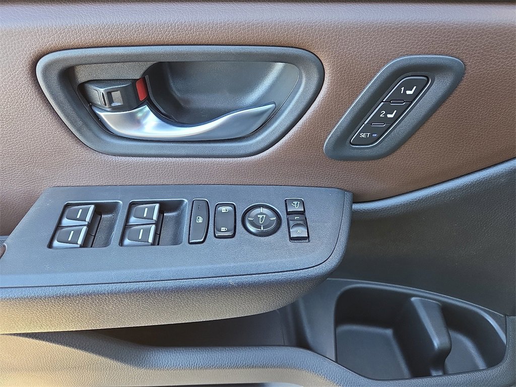 Used 2025 Honda Pilot Elite image 21