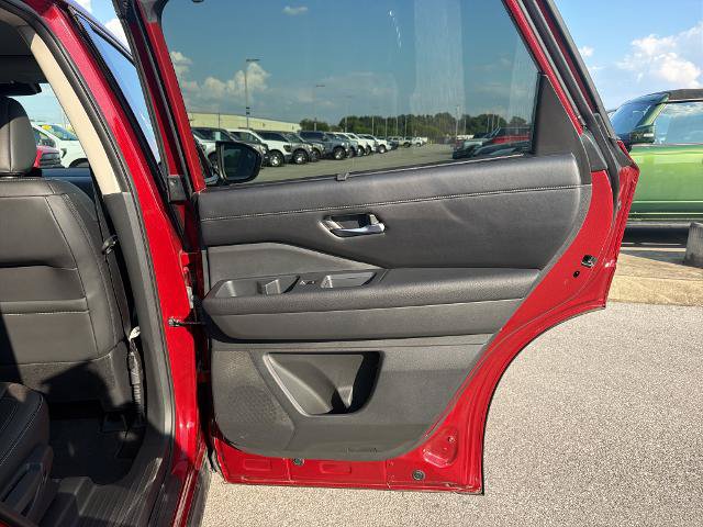 Used 2024 Nissan Pathfinder SL FWD image 22