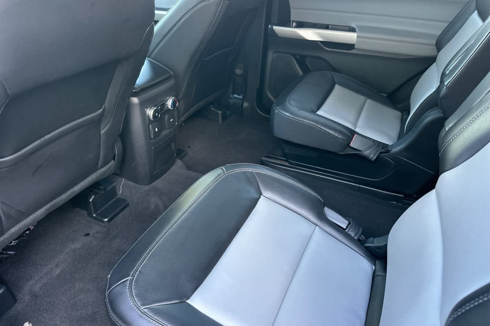 Certified 2023 Ford Explorer XLT w/ Equipment Group 202A RWD image 4