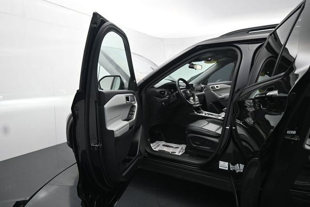 Certified 2024 Ford Explorer XLT w/ Equipment Group 202A AWD/4WD image 16