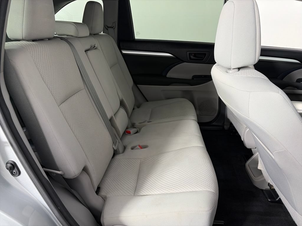 Used 2017 Toyota Highlander LE FWD image 26