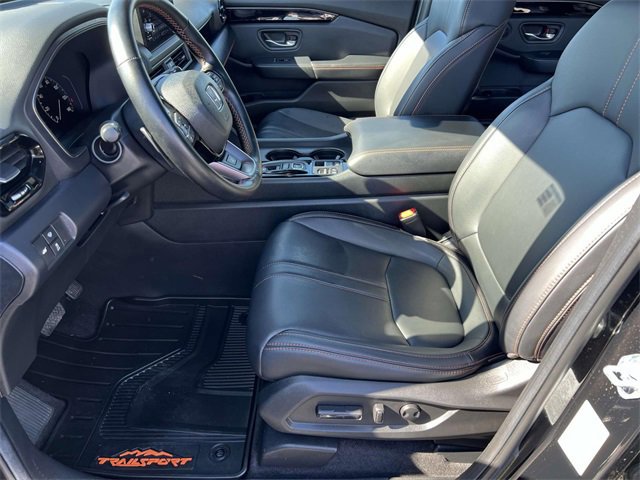 Used 2025 Honda Pilot TrailSport image 24