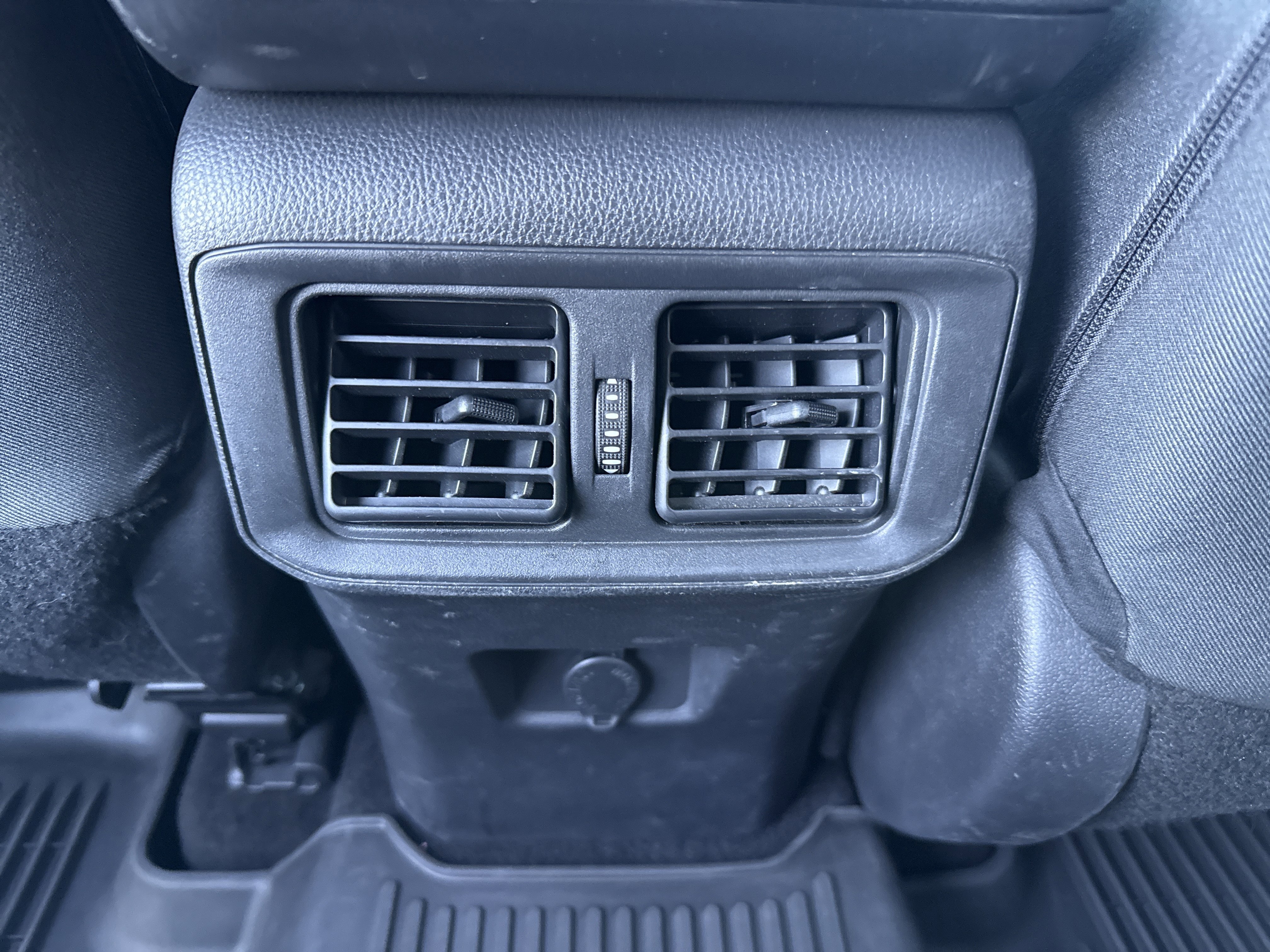 Used 2023 Toyota RAV4 LE image 22