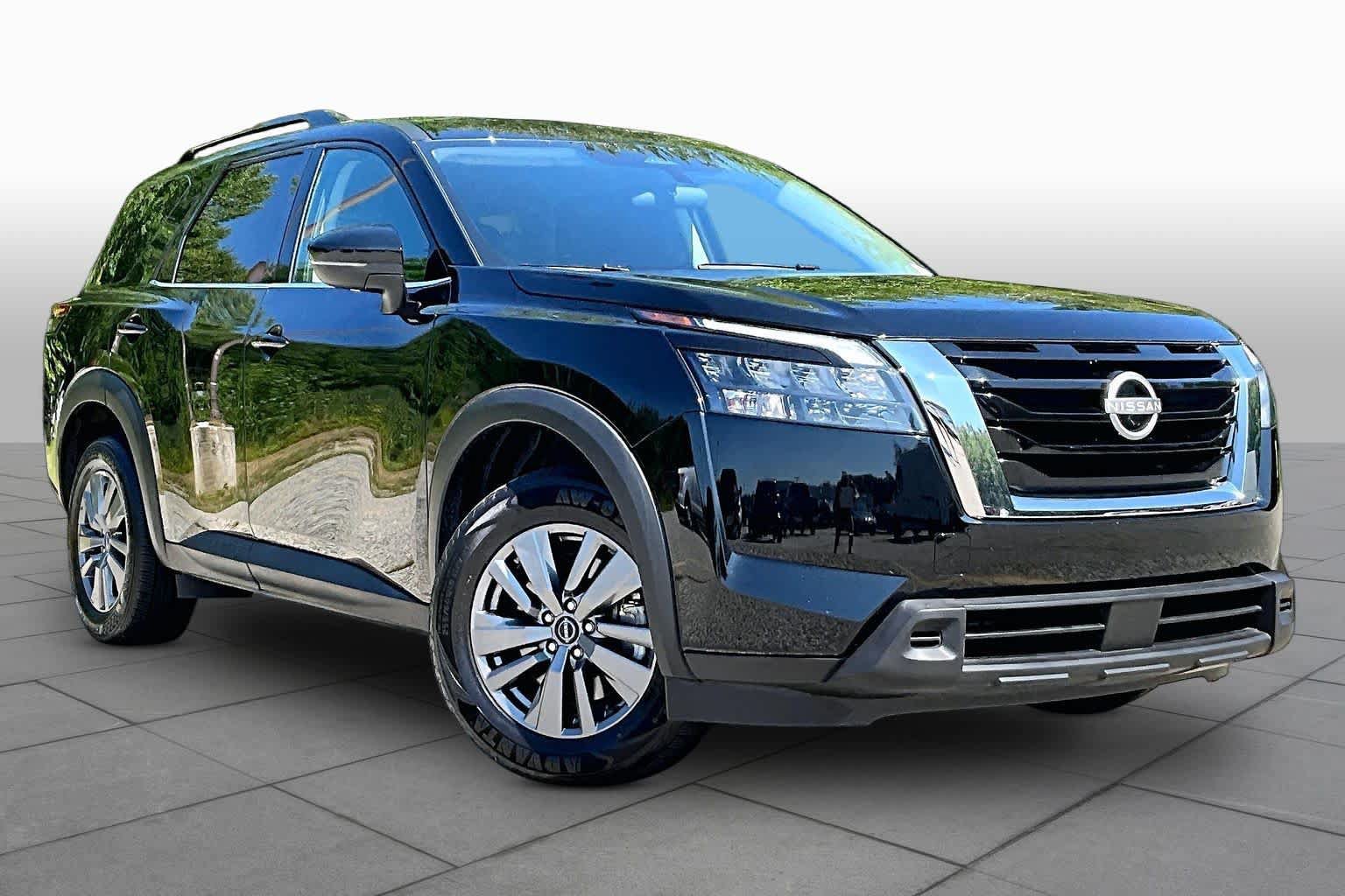 Used 2025 Nissan Pathfinder SV AWD/4WD image 3