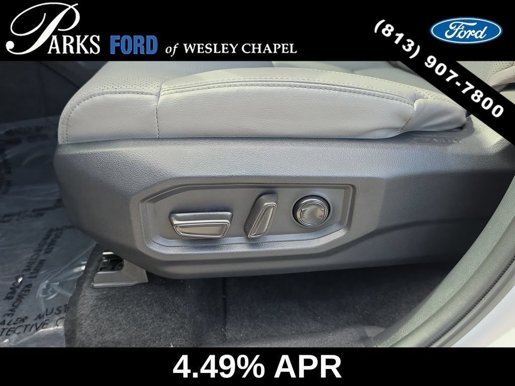 Used 2025 Toyota Tundra Limited AWD/4WD image 18