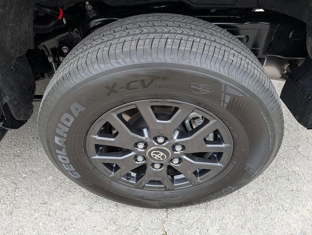 Used 2025 Toyota 4Runner SR5 AWD/4WD image 33