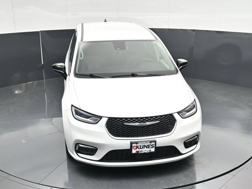 Used 2024 Chrysler Pacifica Touring-L FWD image 48