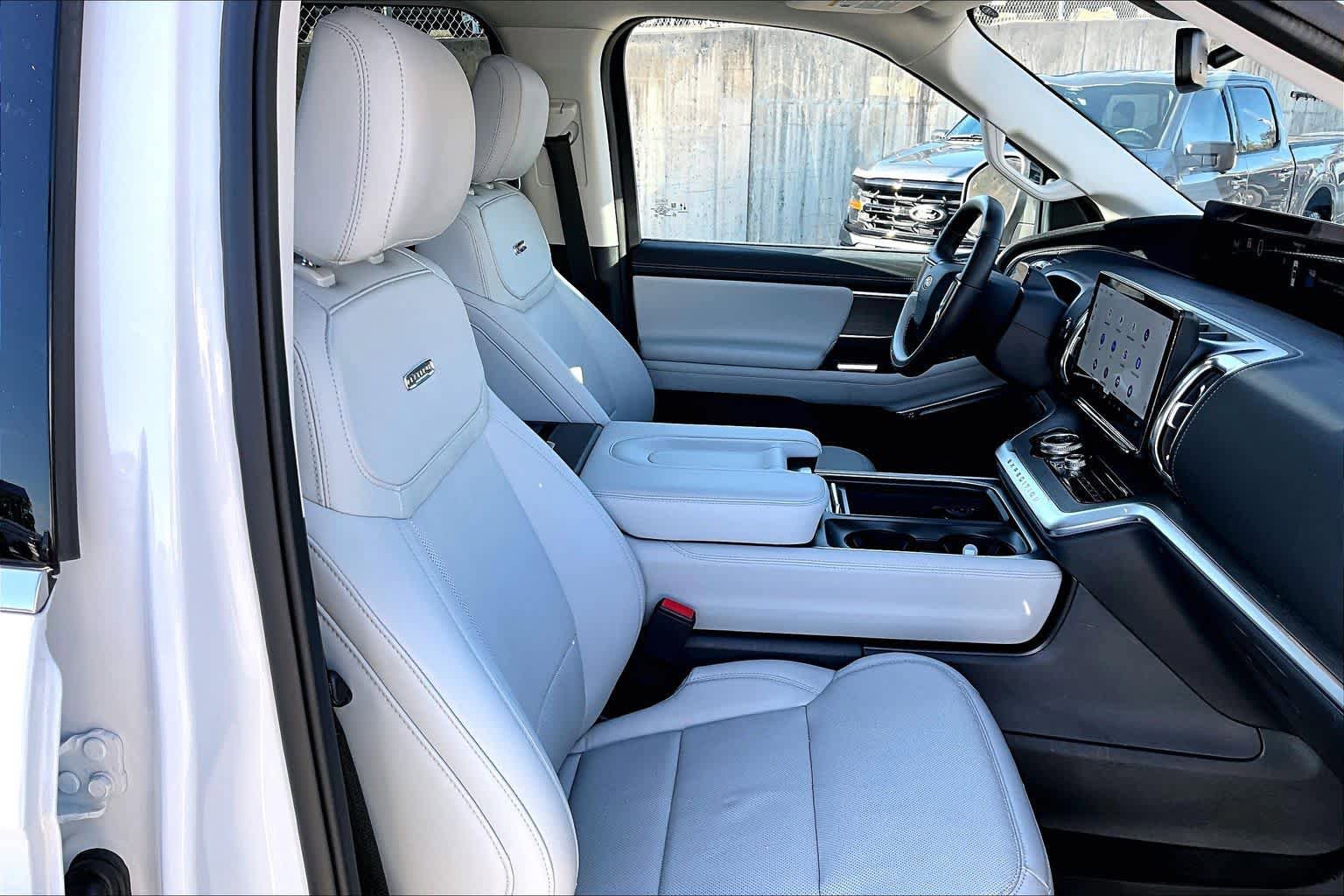 Certified 2025 Ford Expedition Platinum AWD/4WD image 9