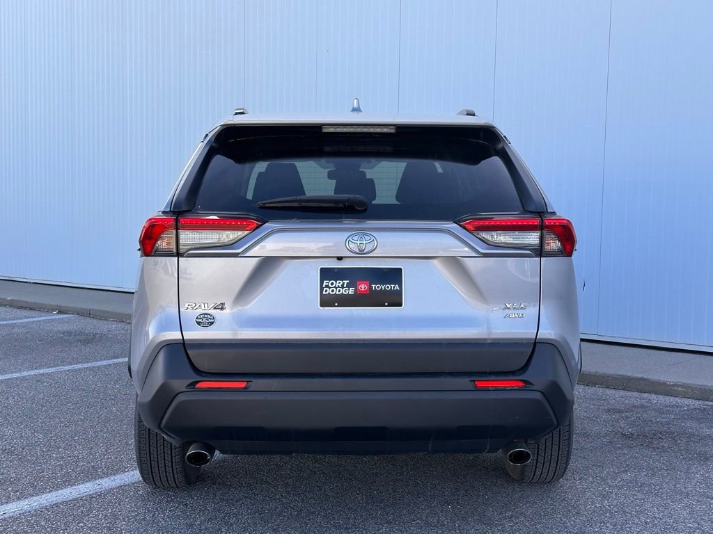 Used 2019 Toyota RAV4 XLE w/ Convenience Package image 2
