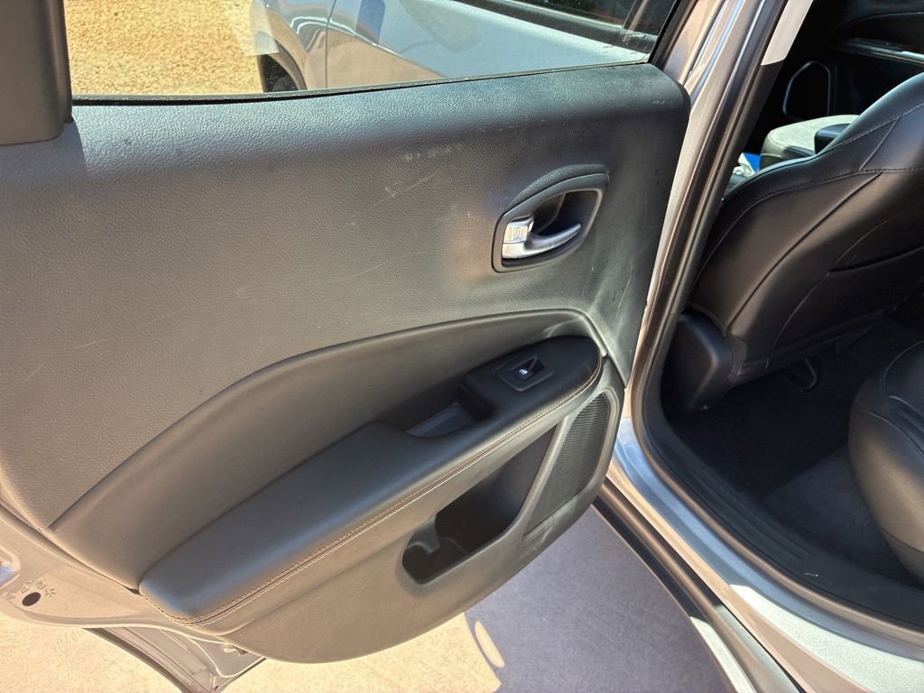 Used 2019 Jeep Compass Latitude w/ Popular Equipment Group FWD image 14