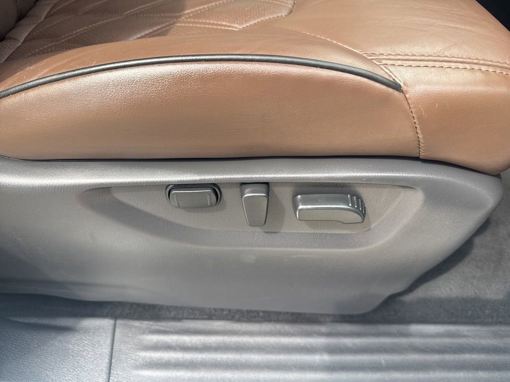 Used 2023 Nissan Armada Platinum w/ Captain's Chairs Package RWD image 39