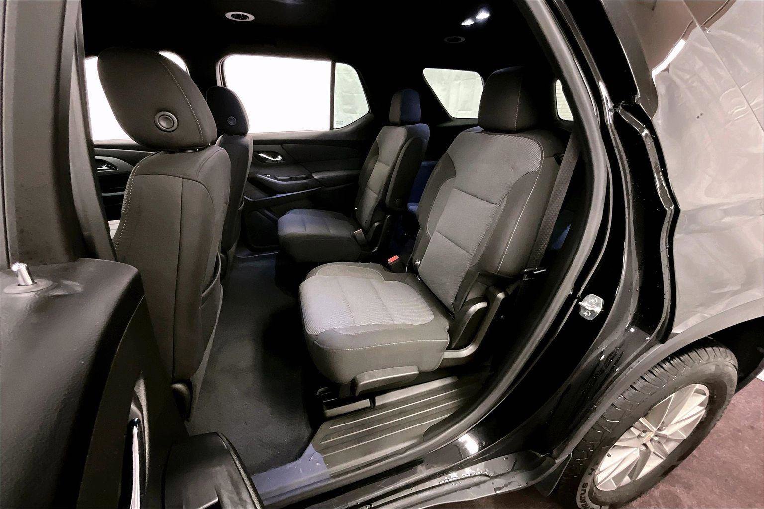 Used 2022 Chevrolet Traverse LT w/ LPO, Cargo Package image 25