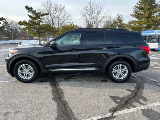 Certified 2022 Ford Explorer XLT w/ Equipment Group 202A image 3
