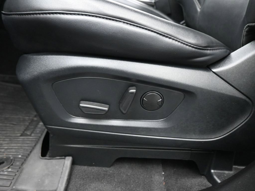 Certified 2023 Ford Explorer XLT w/ Equipment Group 202A image 11
