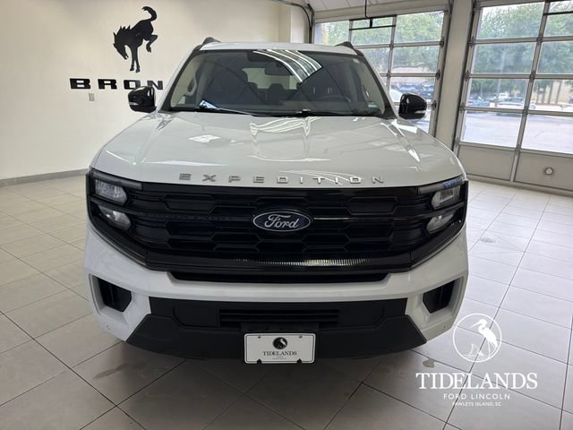 Certified 2025 Ford Expedition Active RWD image 3