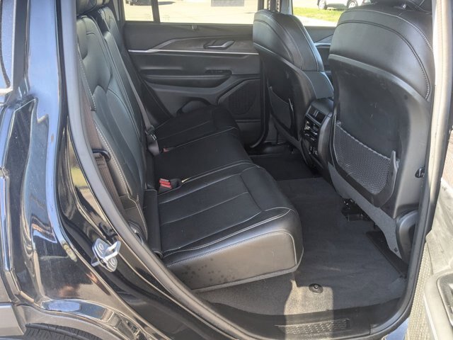 Used 2023 Jeep Grand Cherokee Limited w/ Luxury Tech Group II AWD/4WD image 36