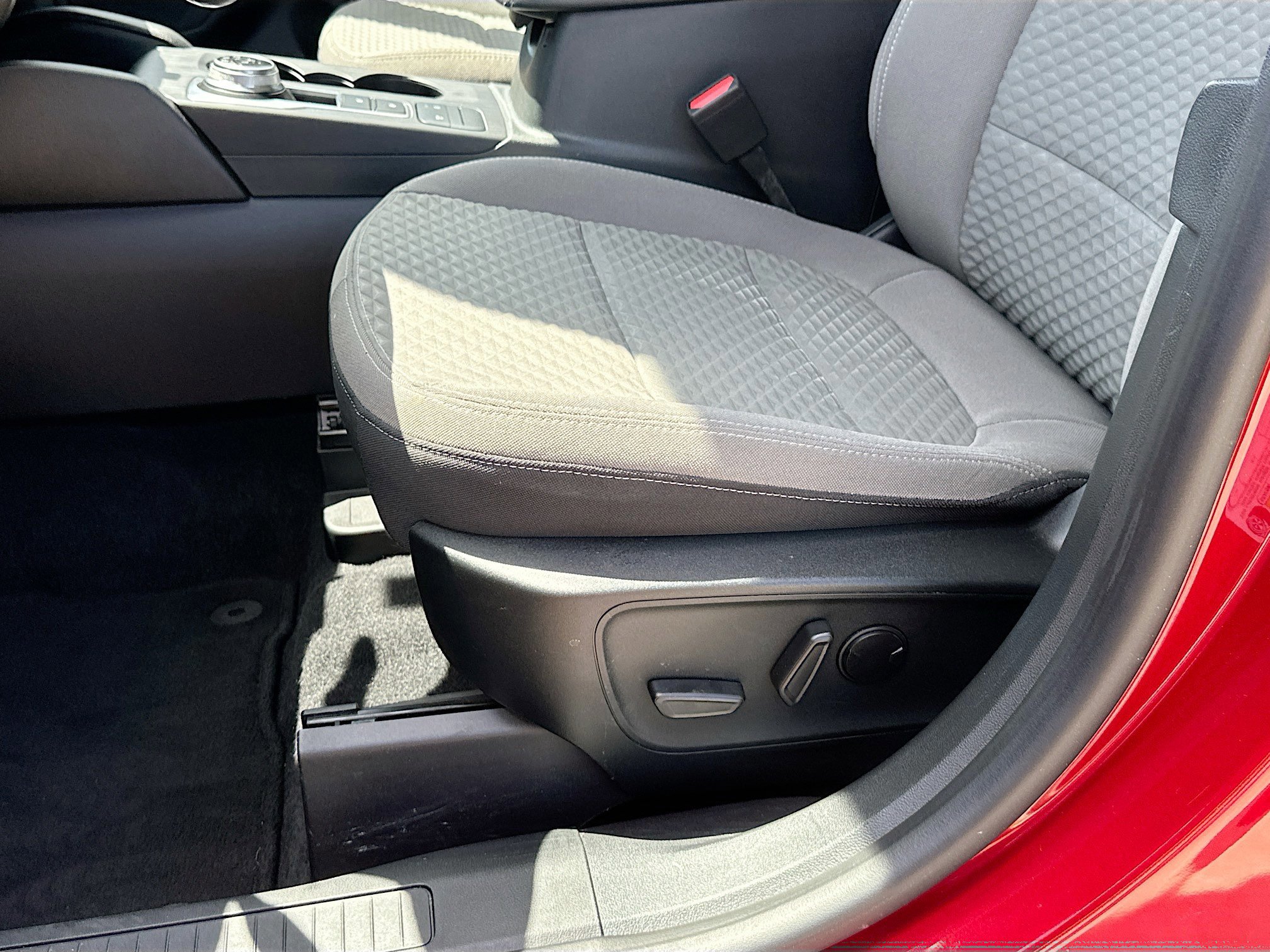 Certified 2021 Ford Escape SE w/ SE Sport Appearance Package image 19