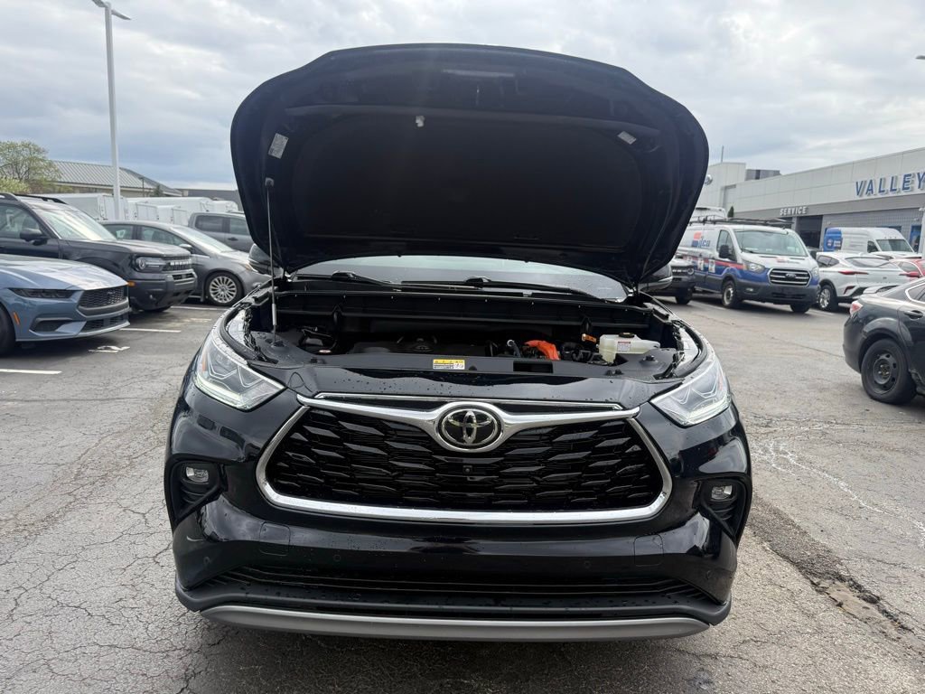 Used 2025 Toyota Highlander Platinum AWD/4WD image 60