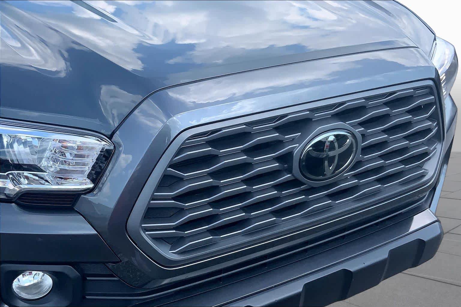 Used 2023 Toyota Tacoma TRD Off-Road w/ TRD Premium Off Road Package AWD/4WD image 29