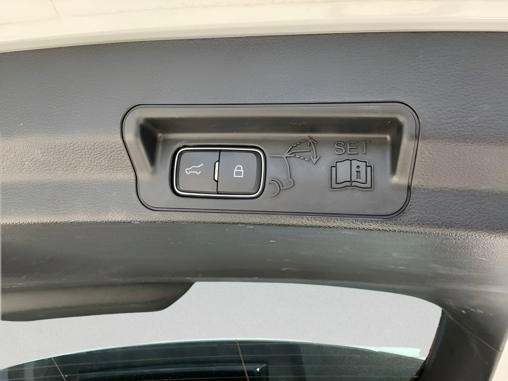 Certified 2023 Ford Explorer XLT w/ Equipment Group 202A RWD image 17