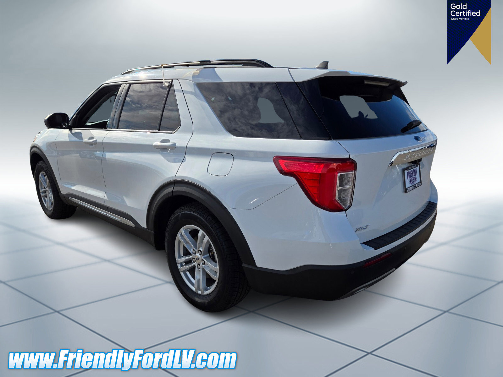 Certified 2021 Ford Explorer XLT w/ Equipment Group 202A image 3