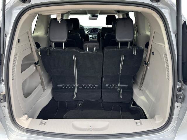 Used 2024 Chrysler Pacifica Touring-L FWD image 9