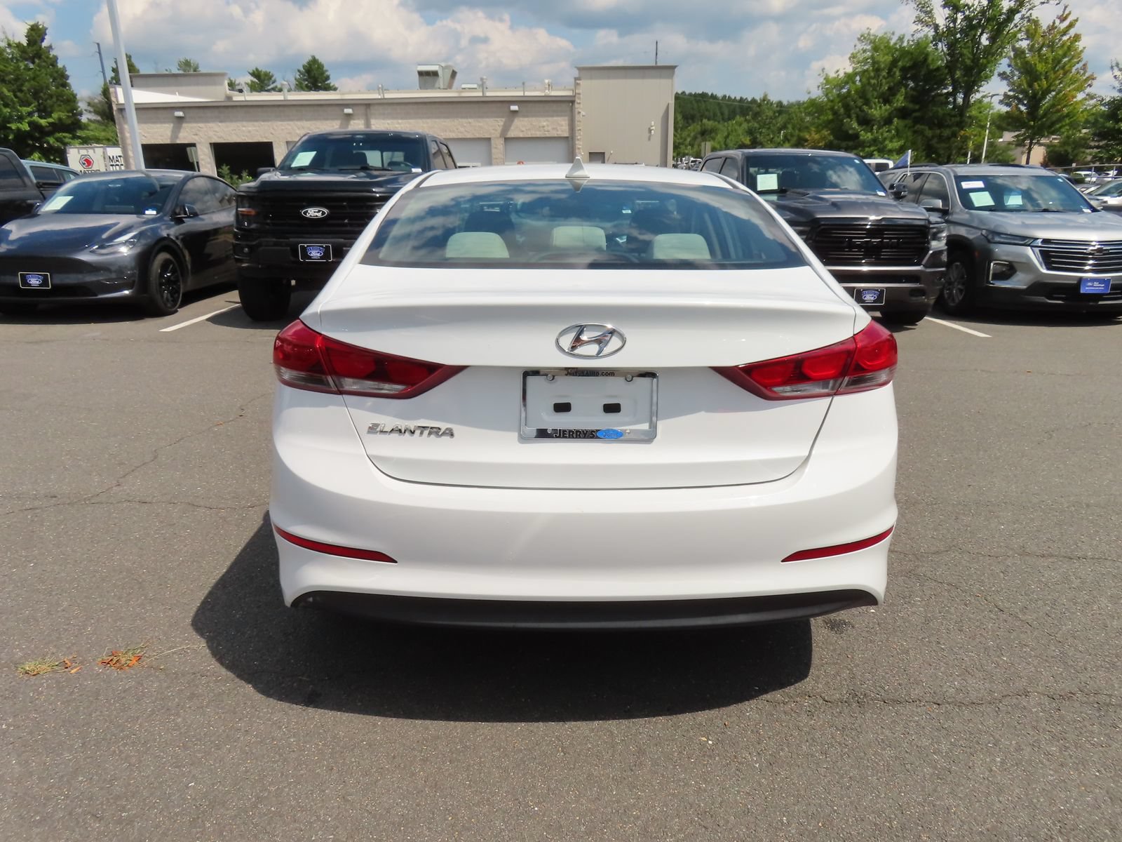 Used 2017 Hyundai Elantra SE FWD image 5