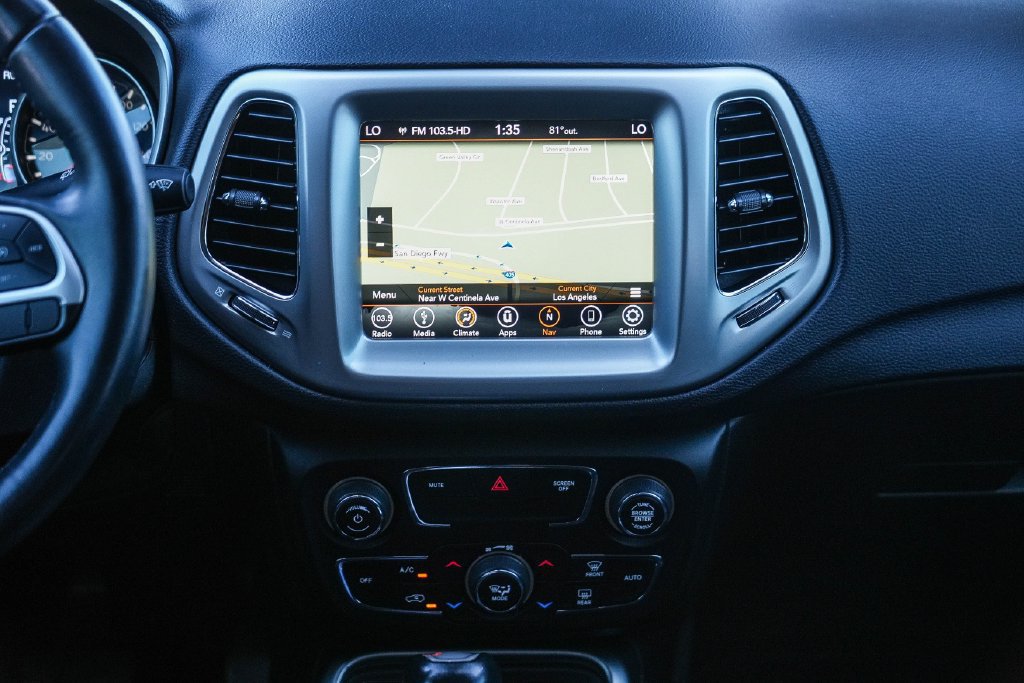 Used 2019 Jeep Compass Latitude w/ Popular Equipment Group FWD image 16