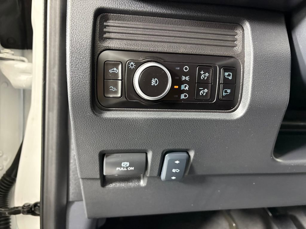 Certified 2025 Ford F450 Platinum w/ FX4 Off-Road Package image 13