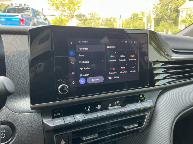 Used 2025 Toyota Camry SE w/ Convenience Package FWD image 21