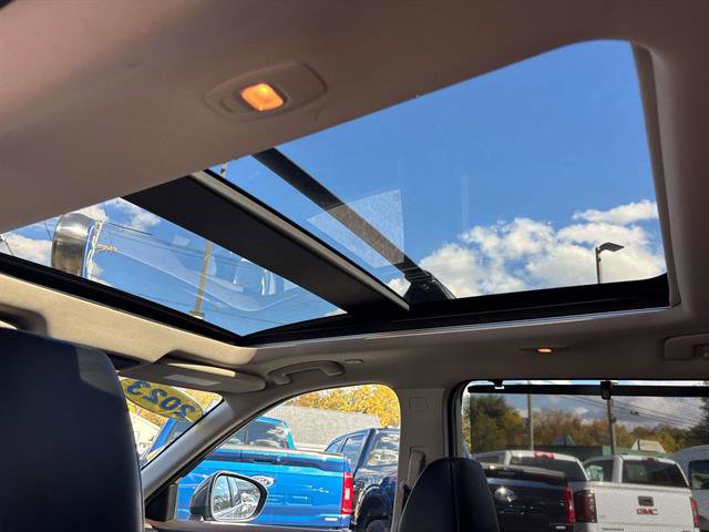 Used 2023 Nissan Rogue SV w/ SV Premium B Package image 12