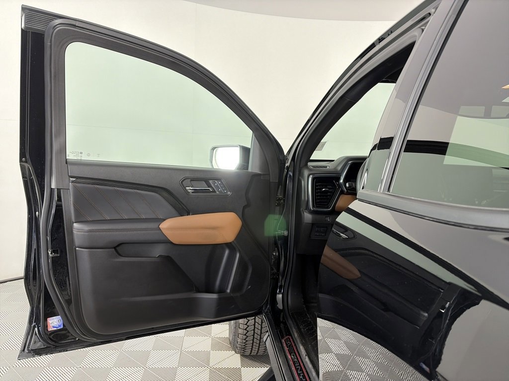 Used 2024 GMC Canyon AT4 w/ AT4 Premium Package image 10