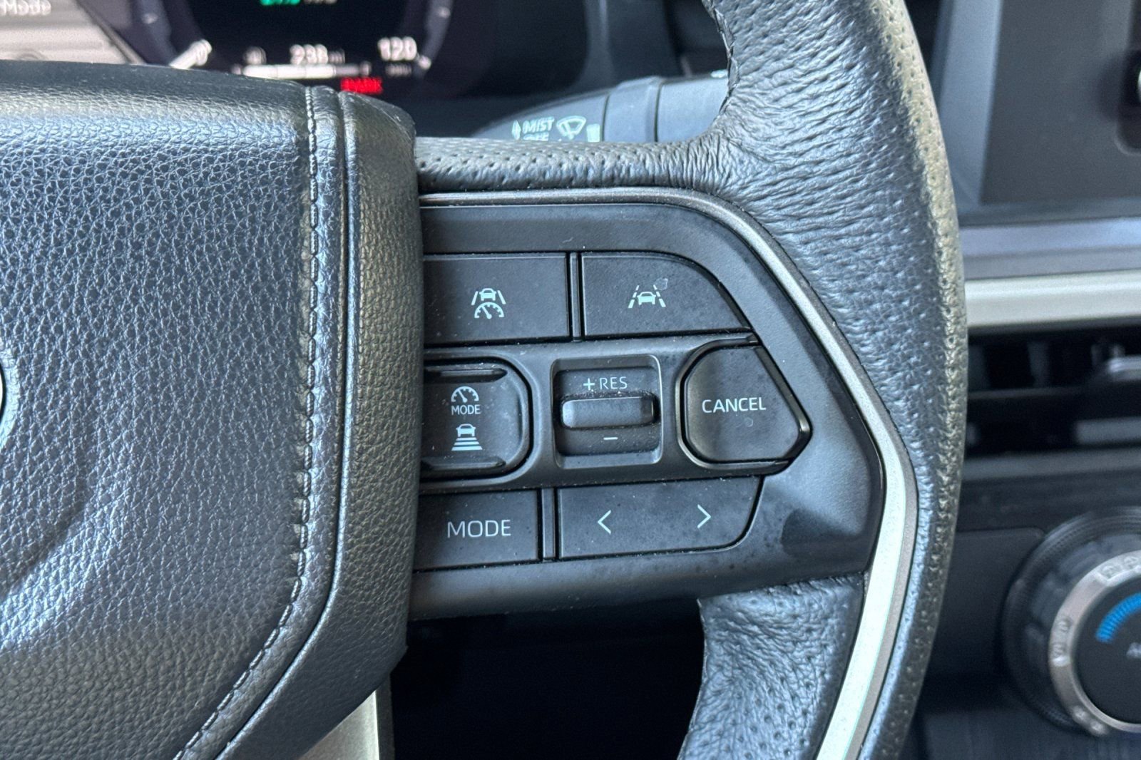 Used 2025 Toyota Tacoma TRD Off-Road AWD/4WD image 38