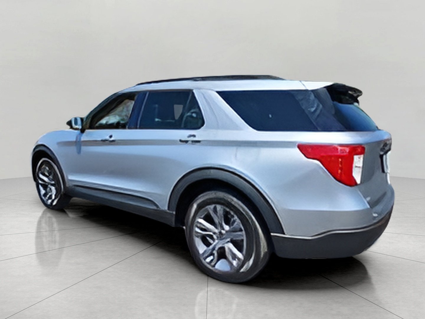 Certified 2023 Ford Explorer XLT w/ Equipment Group 202A AWD/4WD image 7