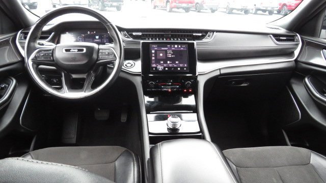 Used 2022 Jeep Grand Cherokee Altitude image 9