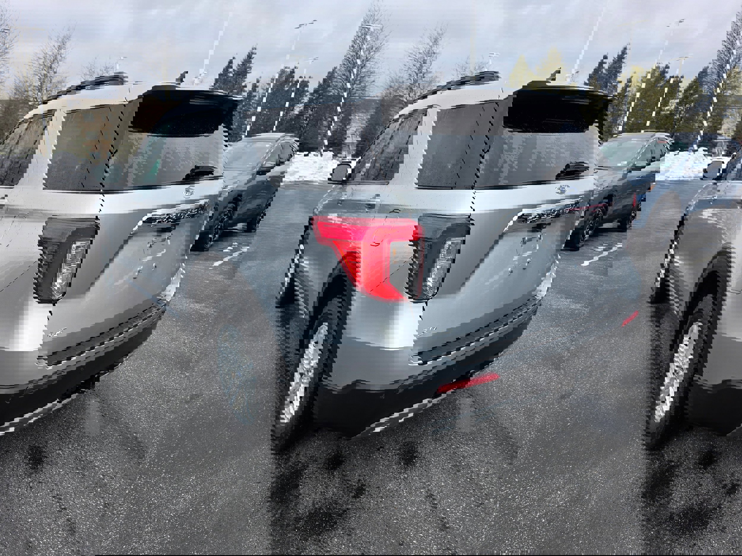 Certified 2023 Ford Explorer XLT w/ Equipment Group 202A image 5