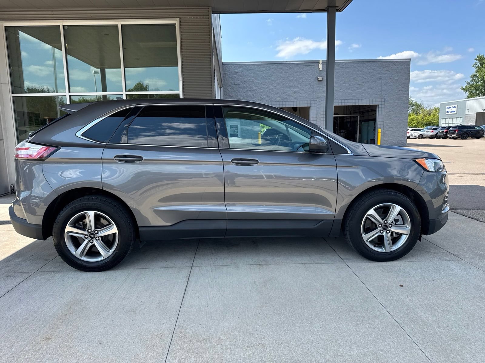 Certified 2024 Ford Edge SEL w/ Convenience Package AWD/4WD image 9