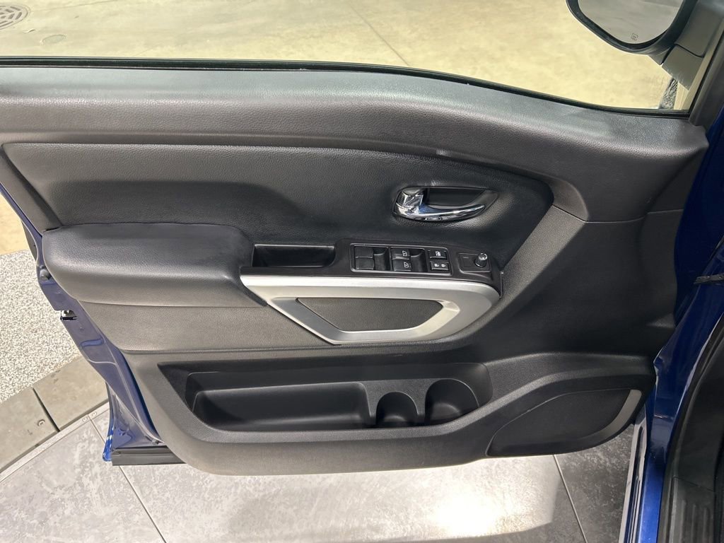 Used 2020 Nissan Titan SV w/ SV Convenience Package image 13