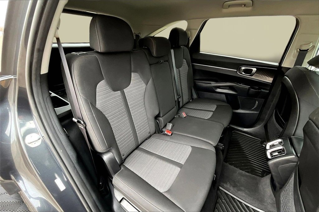 Used 2023 Kia Sorento LX image 27