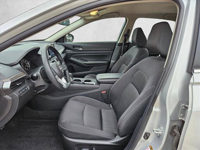 Used 2025 Nissan Altima 2.5 SV FWD image 13