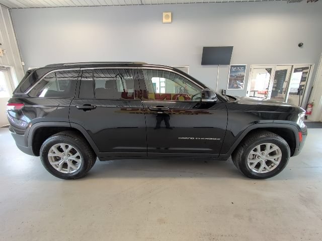 Used 2023 Jeep Grand Cherokee Limited AWD/4WD image 6