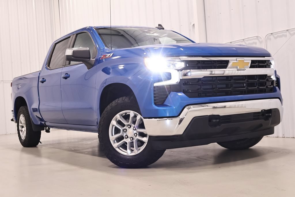 Used 2022 Chevrolet Silverado 1500 LT AWD/4WD image 38