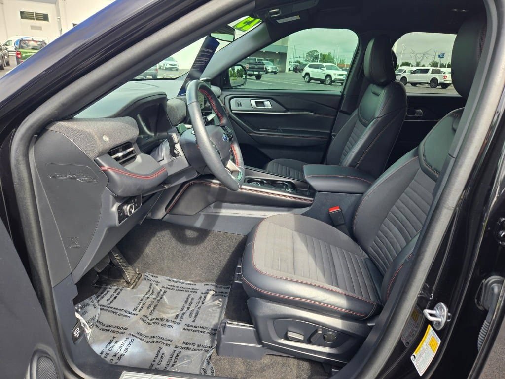 Certified 2025 Ford Explorer ST-Line w/ ST-Line Street Pack AWD/4WD image 24