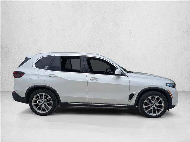 Used 2024 BMW X5 xDrive40i AWD/4WD image 2