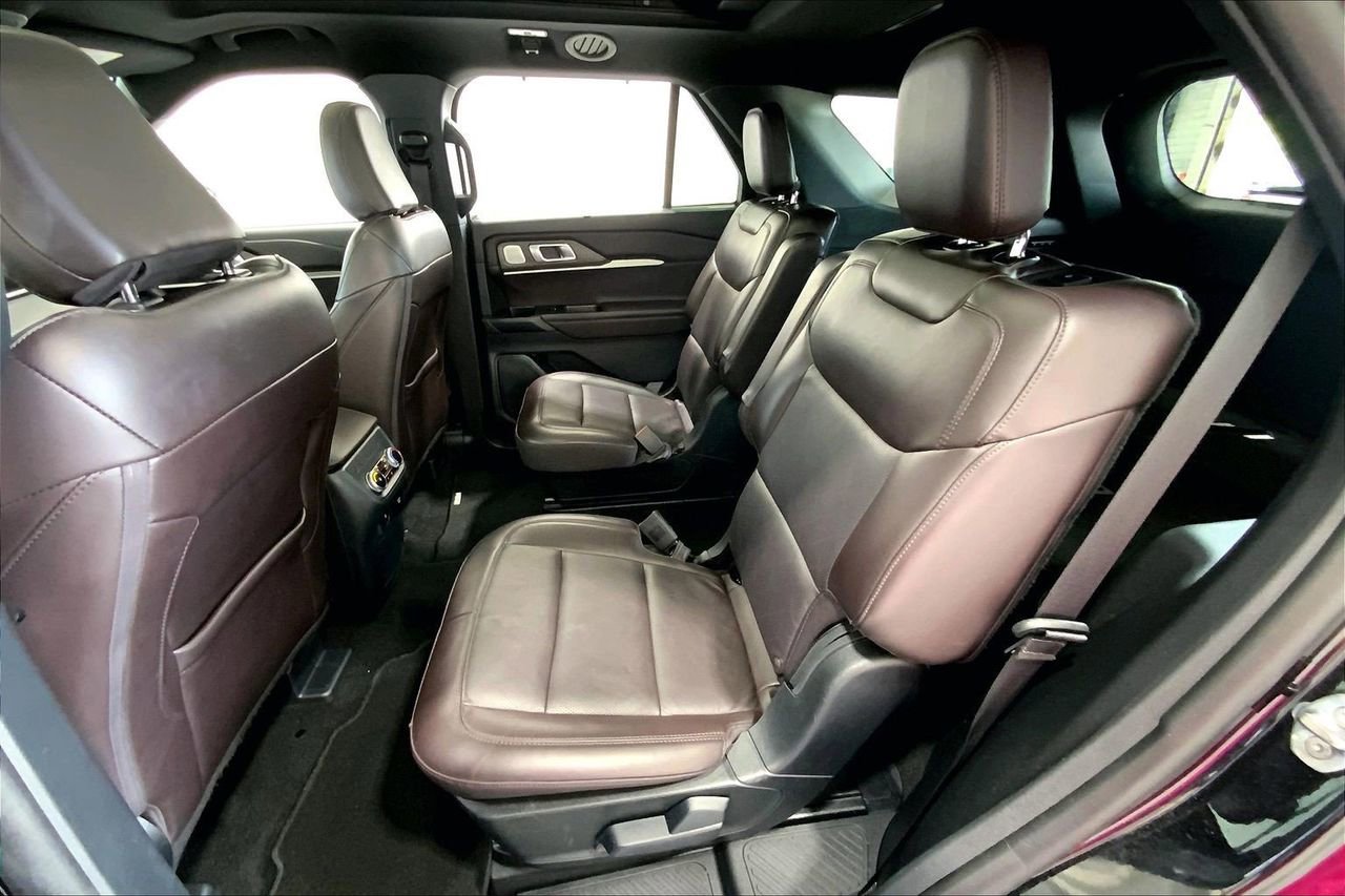 Certified 2025 Ford Explorer Platinum RWD image 19