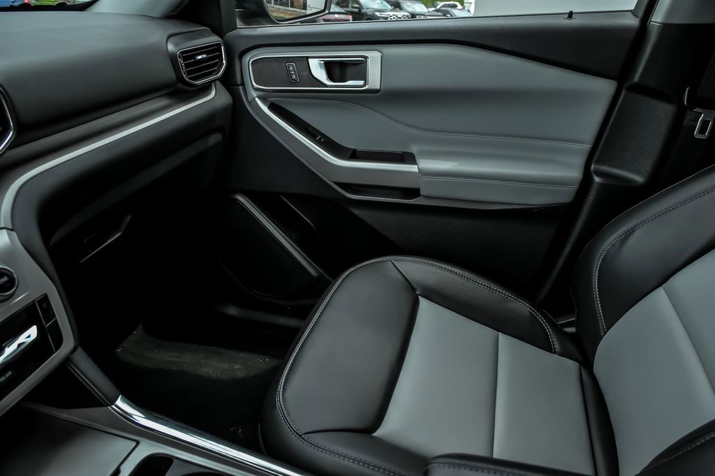 Certified 2024 Ford Explorer XLT w/ Equipment Group 202A AWD/4WD image 25