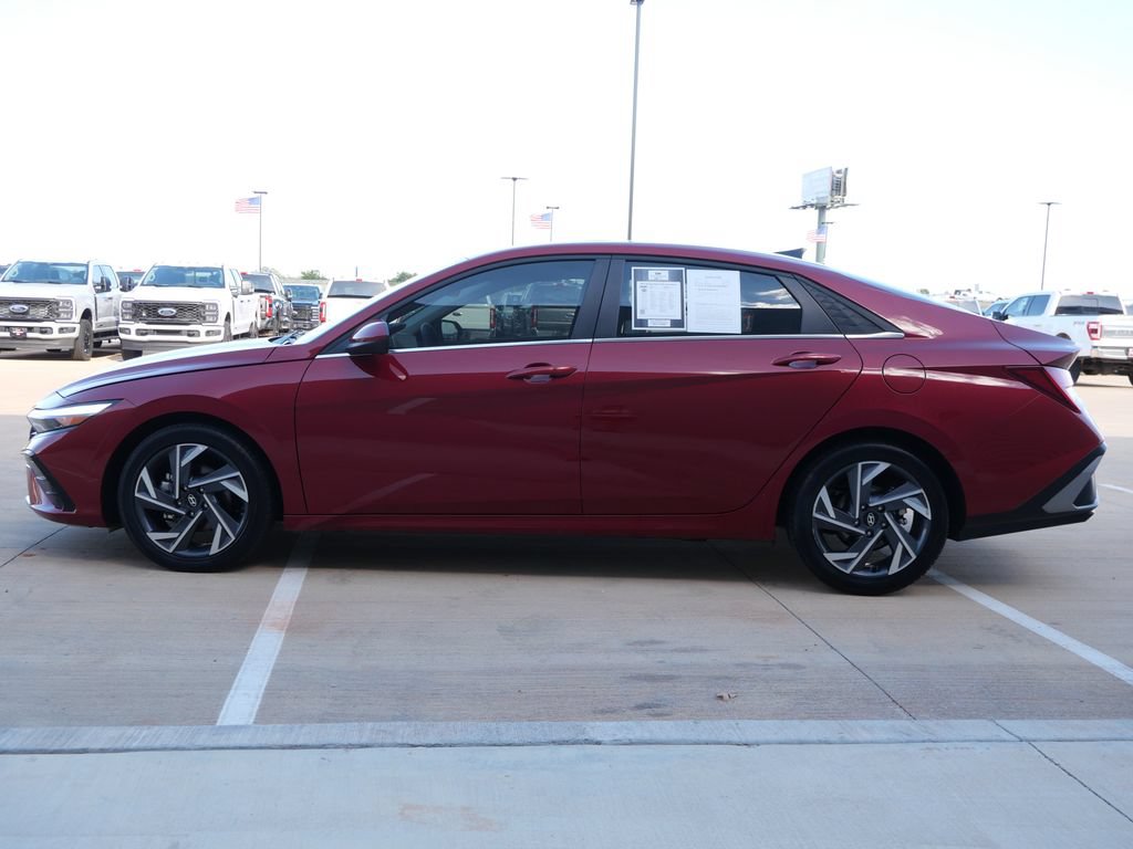 Used 2025 Hyundai Elantra SEL FWD image 3