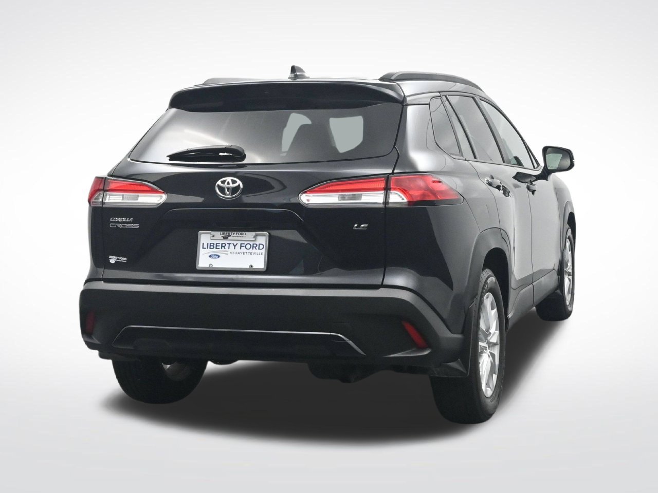 Used 2025 Toyota Corolla Cross LE FWD image 7